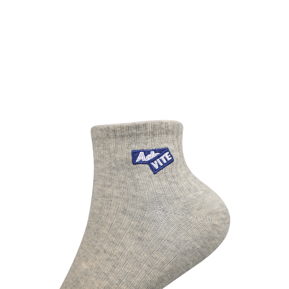 Basic color plain sports ankle socks with embroidery logo