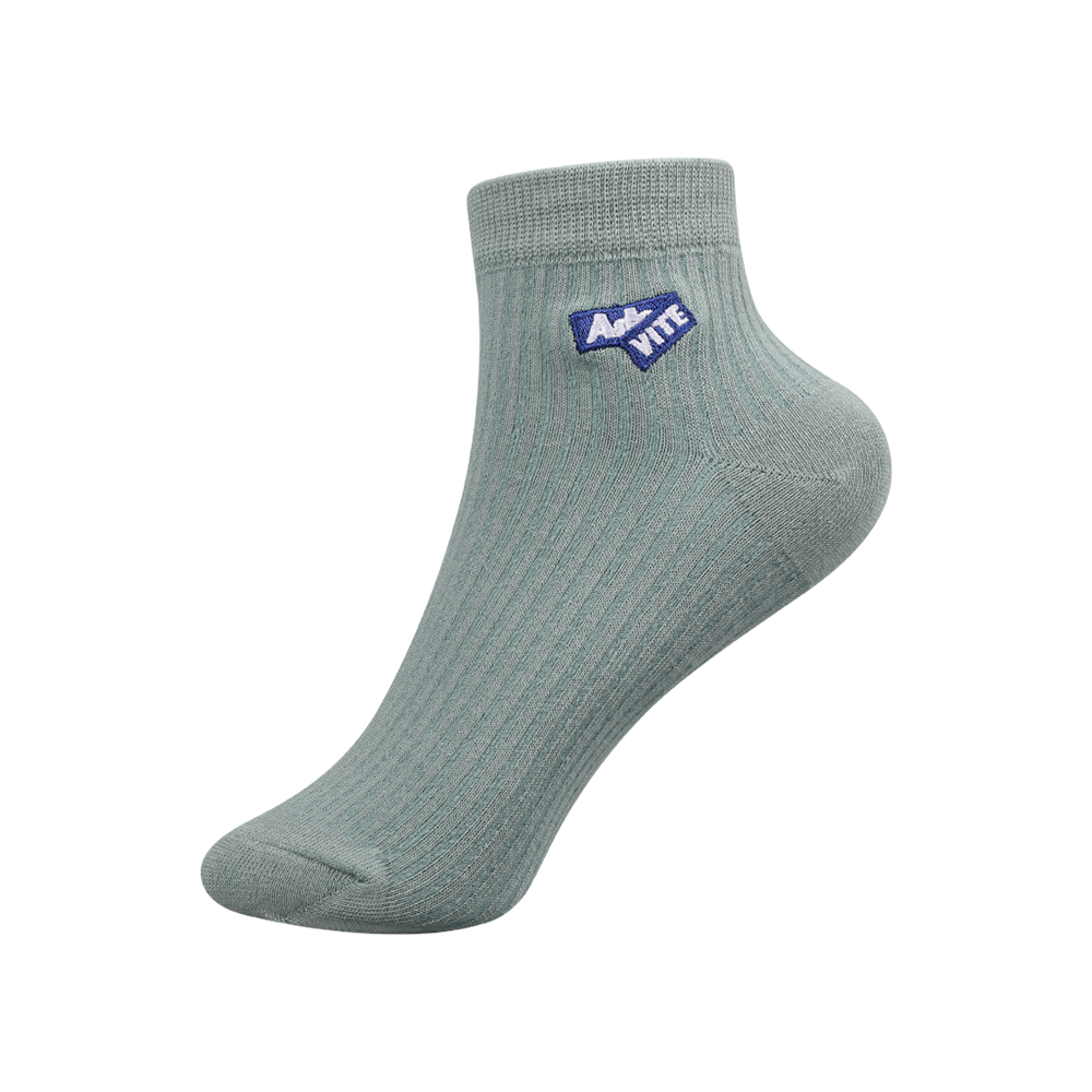 Basic color plain sports ankle socks with embroidery logo